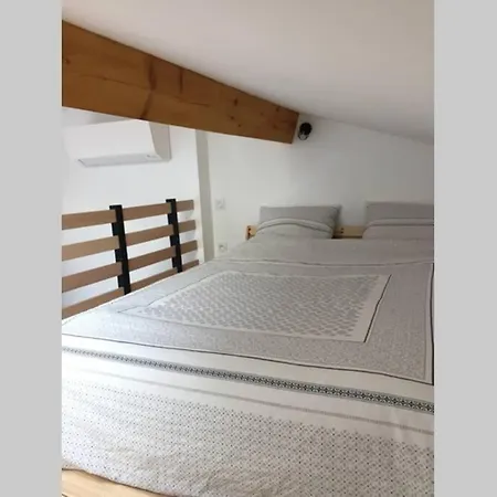 Moderne Saint-Symphorien-dʼOzon