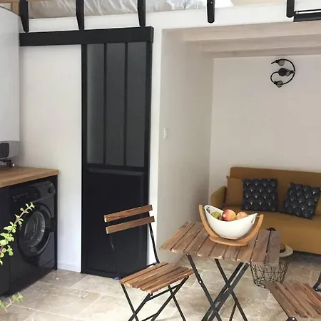 Moderne アパート