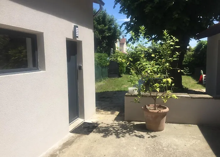 Moderne * Saint-Symphorien-dʼOzon